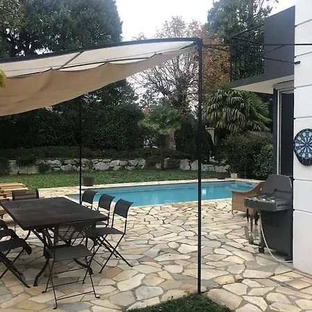 Avec Piscine *