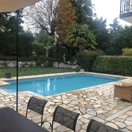 Apartment Avec Piscine Tresserve