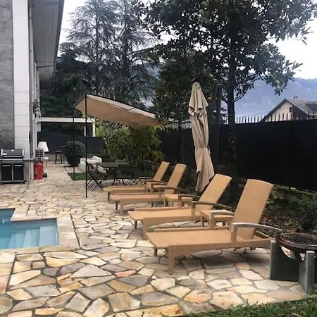 Avec Piscine Apartment